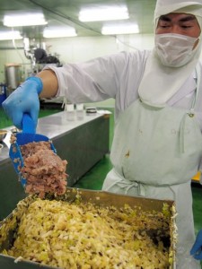 A worker prepares halal-certified "gyoza" dumplings made with minced horse mackerel at Yoshimura Shoten in Karatsu, Saga Prefecture. (Emi Hirai) 