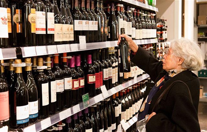 UK: Muslim staff can refuse to sell alcohol and pork at Marks & Spencer